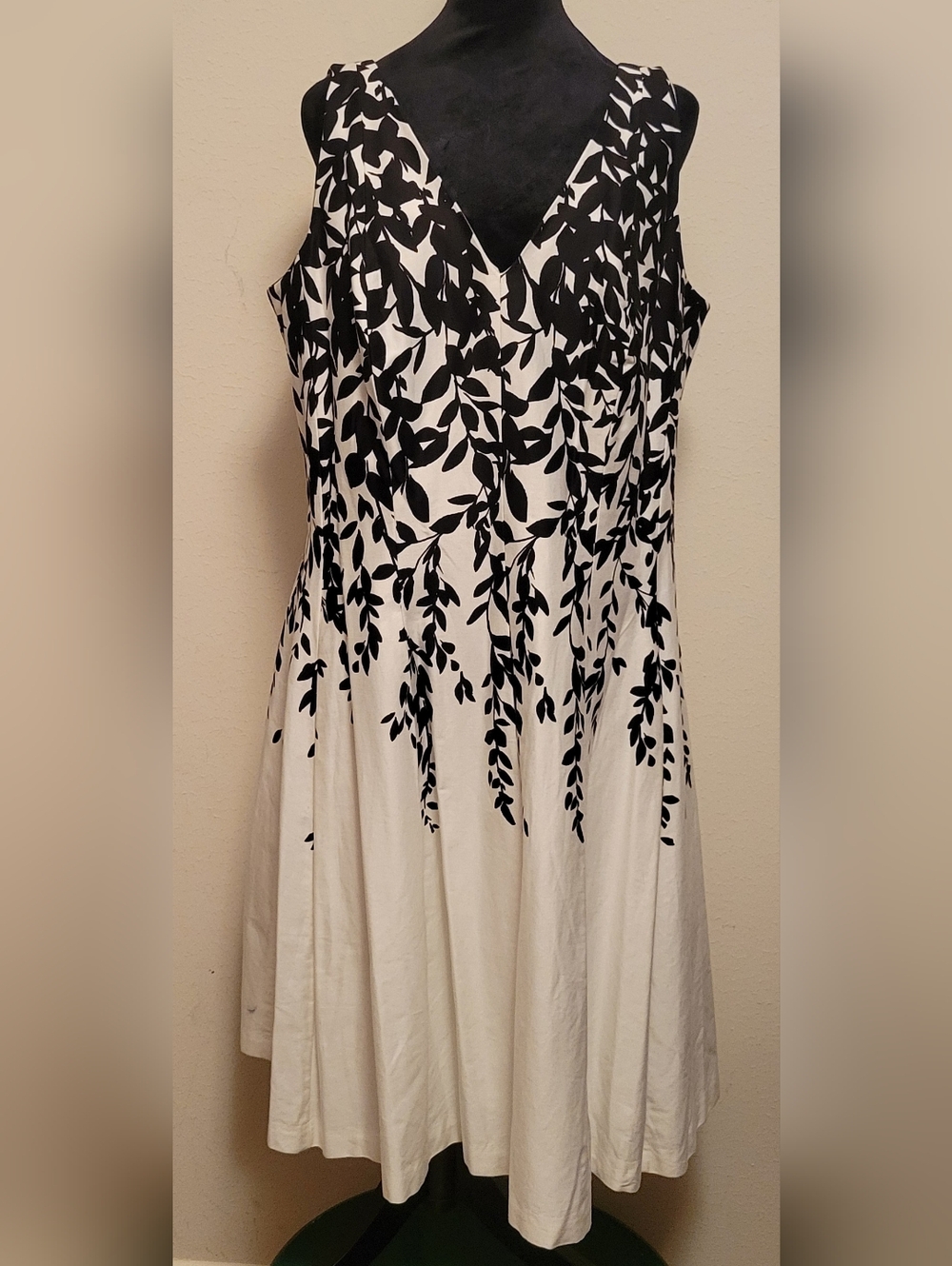 Lauren Ralph Lauren Black and Cream Dress Label Detail